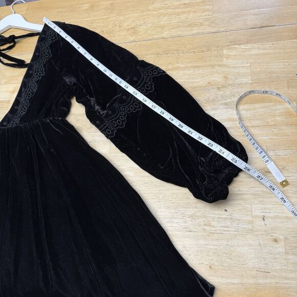 Revolve TULAROSA Juliet Dress Mini Black Velvet Peasant Eyelet Deep V Sexy XS - Picture 11 of 14